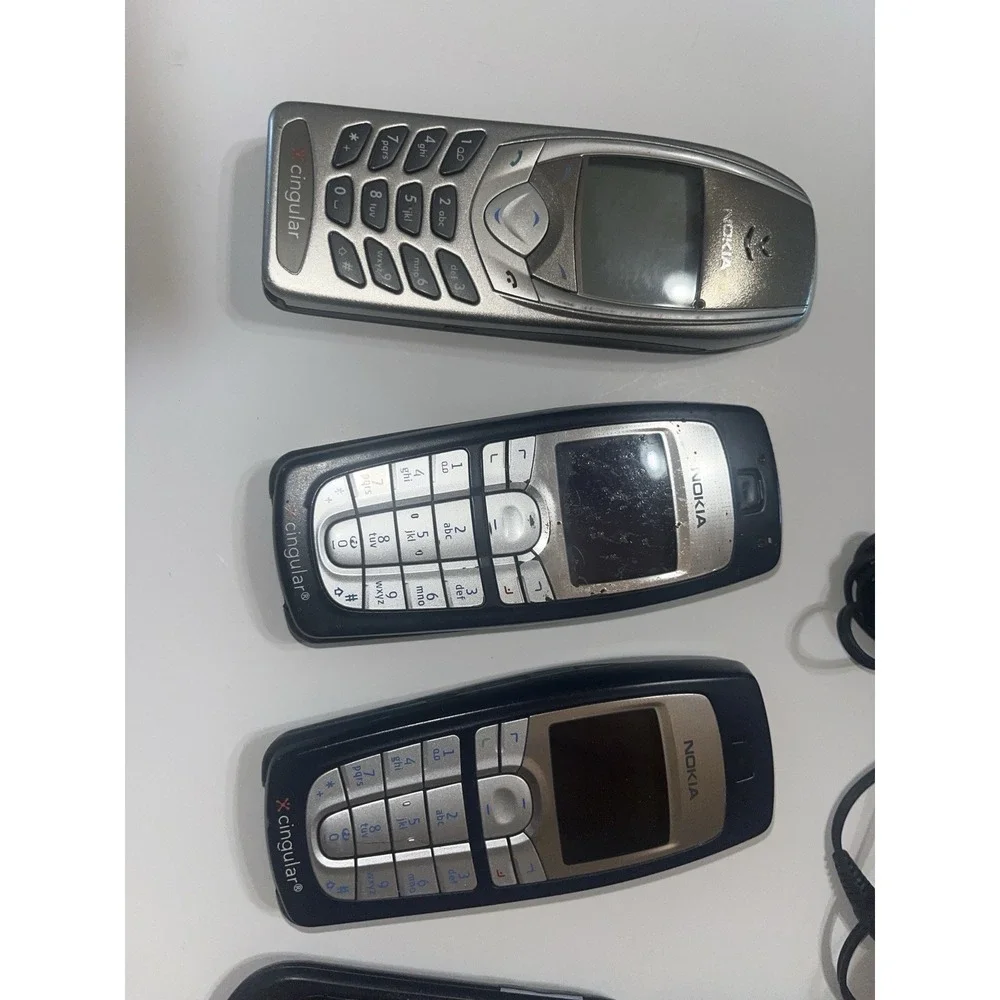 Lot of Vintage Cell Phones Nokia Samsung Flip Phones Chargers Untested